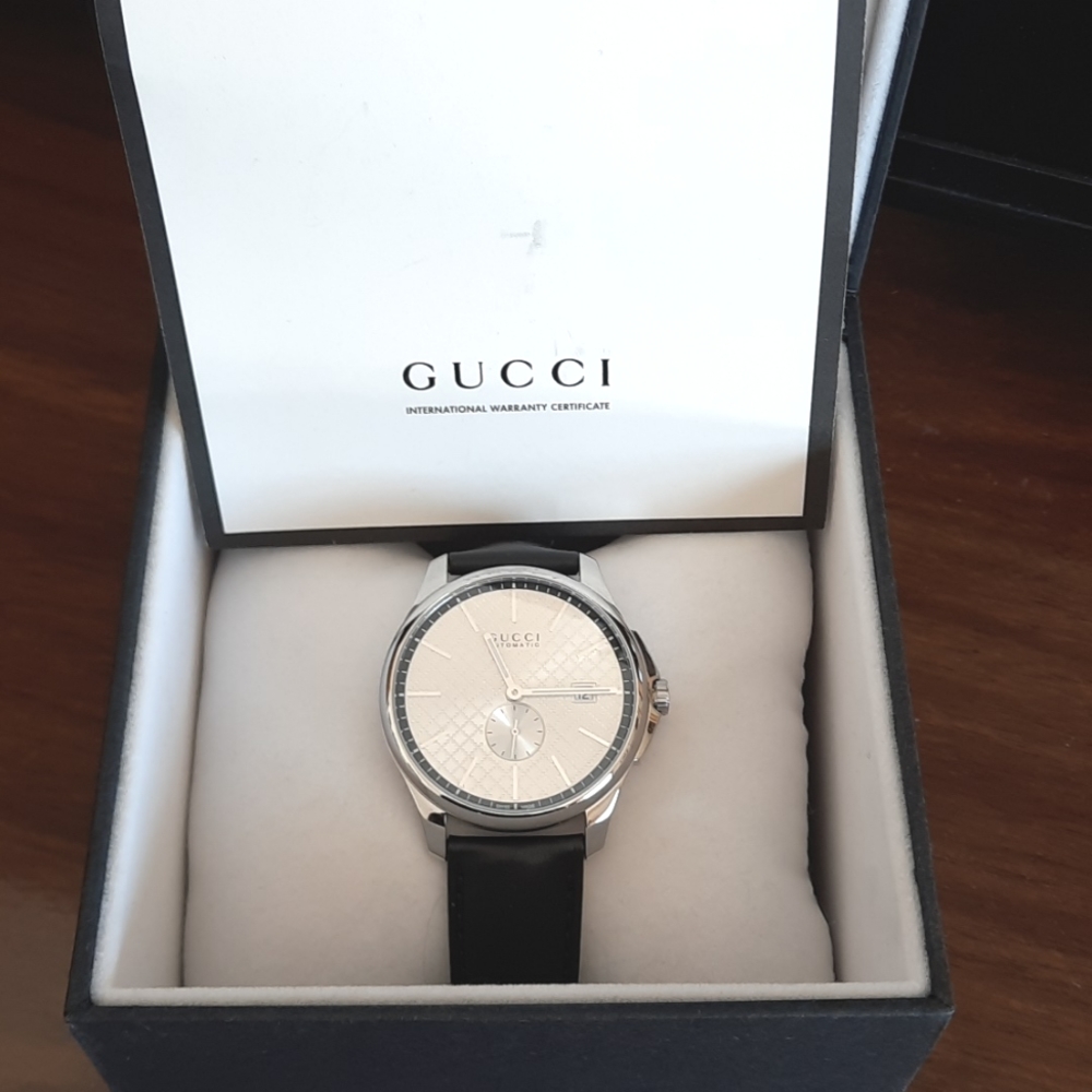 Authentic men's Gucci watch